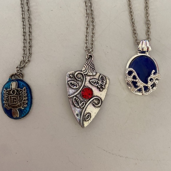 Vampire Diaries Jewelry Set - Picture 3 of 3